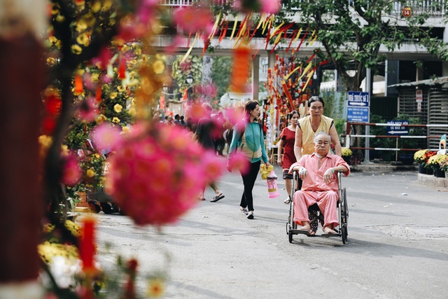 Khi các bác sĩ Sài Gòn chung tay thiết kế đường hoa xuân trong bệnh viện: Đem Tết đến thật gần cho người bệnh ở Chợ Rẫy - Ảnh 7.
