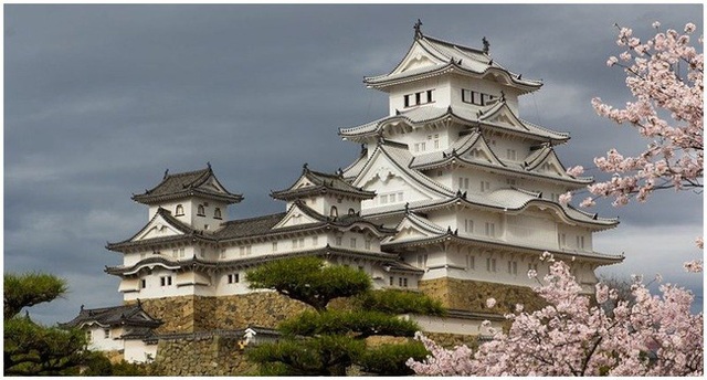 Tòa lâu đài trắng lung linh ở Nhật Bản chứa đựng bí ẩn về linh hồn của nữ người hầu bị chính người thương của mình giết chết tại đây - Ảnh 1.