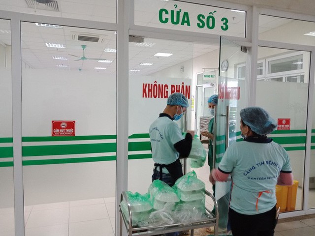  Những chiến binh chống nCoV: Nhiều bác sĩ, điều dưỡng... không về nhà  - Ảnh 1.