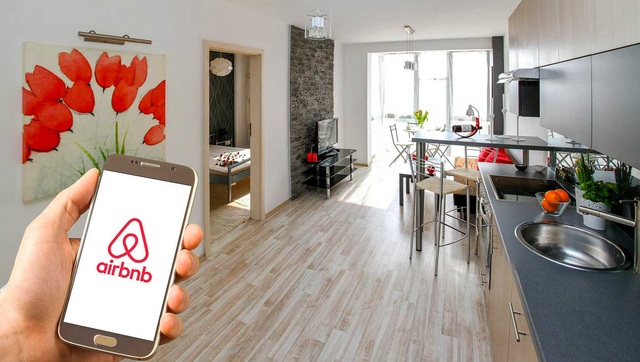 Kỳ lân Airbnb tiếp tục báo cáo thua lỗ hàng trăm triệu USD - Ảnh 2.