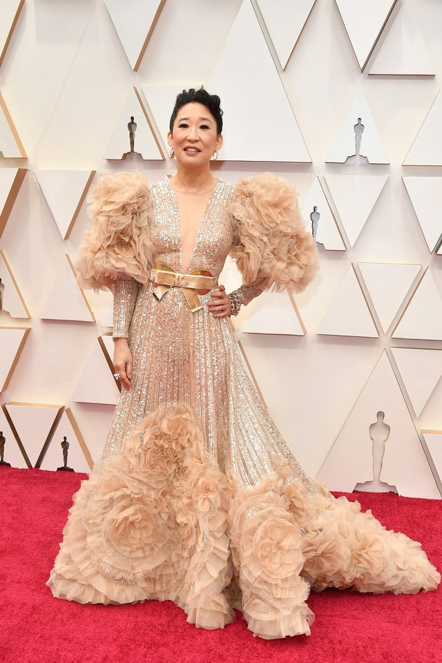 Sandra Oh, niềm kiêu hãnh của điện ảnh châu Á tại Hollywood, lộng lẫy trong thiết kế của nhà mốt Công Trí  - Ảnh 3.