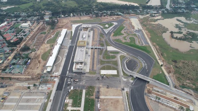  Toàn cảnh đường đua F1 trước ngày khởi tranh nhìn từ trên cao - Ảnh 6.