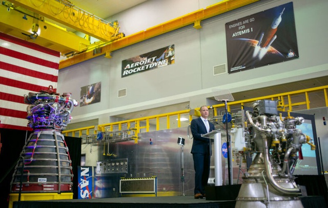 NASA ra giá đầu tư: 35 tỉ USD để đưa phi hành gia lên Mặt Trăng vào năm 2024 - Ảnh 1.