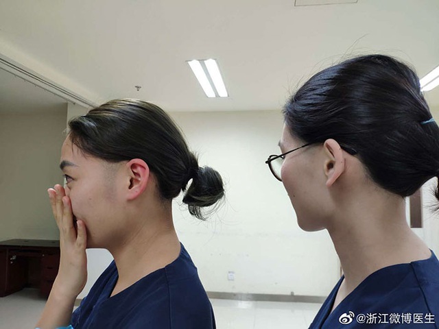 Phải cắt tóc, cạo đầu, mặc tã người lớn, ngủ trên sàn...: 30 bức ảnh chân thực nhất về tình cảnh của nhân viên y tế tại ‘ổ dịch’ Vũ Hán - Ảnh 8.
