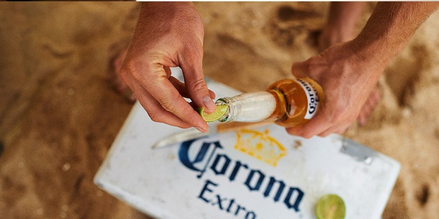 Hãng bia Corona Extra “dở khóc dở cười” vì dịch: Nằm im cũng bị réo tên, người Việt tìm kiếm nhiều nhất nhưng “mừng” vì được marketing miễn phí - Ảnh 5.