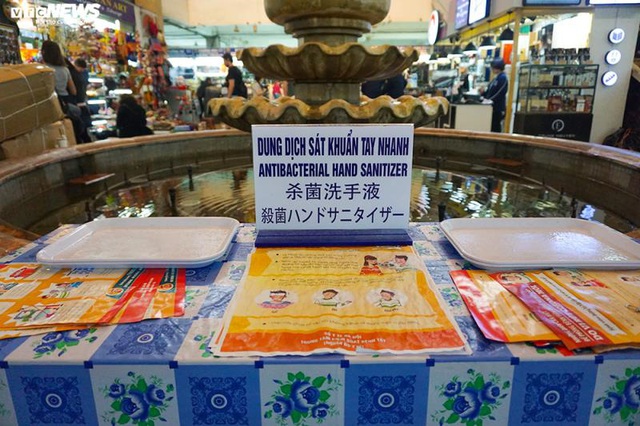 Đói hàng, vắng khách, tiểu thương chợ Đồng Xuân chỉ bán hàng nửa buổi - Ảnh 3.