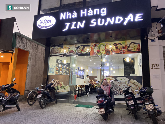 Quản lý nhà hàng ở Đà Nẵng ngỡ ngàng vì đồ ăn bị nhóm khách Hàn Quốc chê bai ăn uống tồi tệ - Ảnh 1.