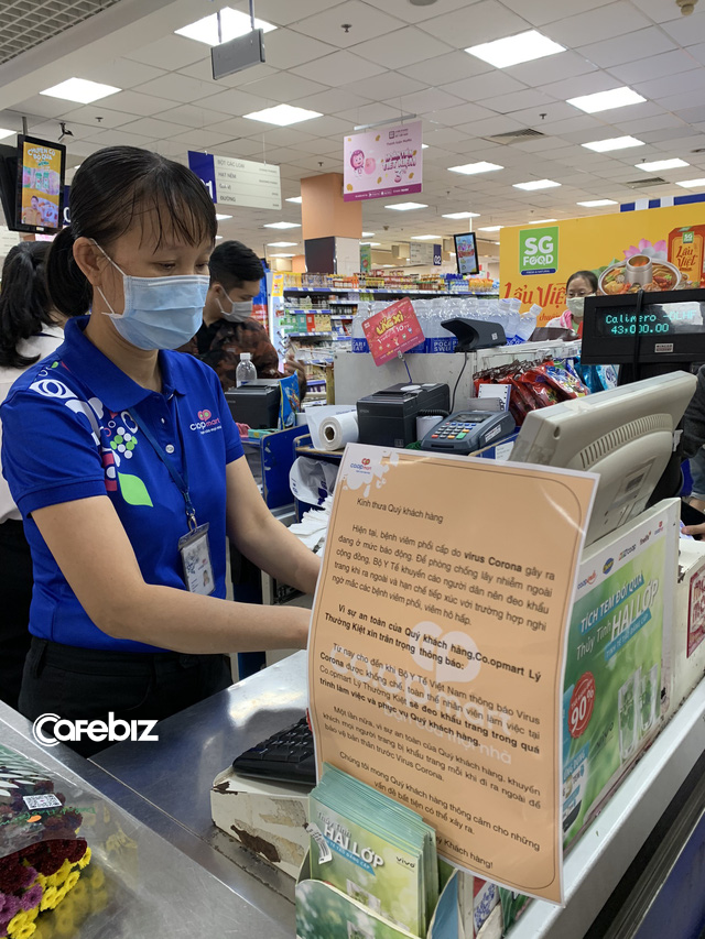 Đại gia sở hữu hơn 800 siêu thị tại Việt Nam: Trong 5 ngày qua bán hết hơn 3 triệu khẩu trang, sẽ duy trì đưa ra thị trường 200.000 khẩu trang và 10.000 chai nước rửa tay mỗi ngày, cam kết bán đúng giá - Ảnh 2.