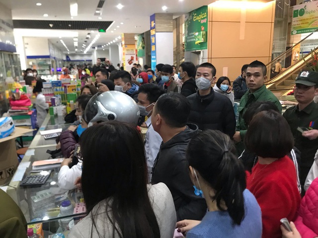 Bị chặt chém khi mua khẩu trang phòng virus corona, người dân phản ánh đến số điện thoại nào? - Ảnh 1. Bị chặt chém khi mua khẩu trang phòng virus corona, người dân phản ánh đến số điện thoại nào? - Ảnh 1.