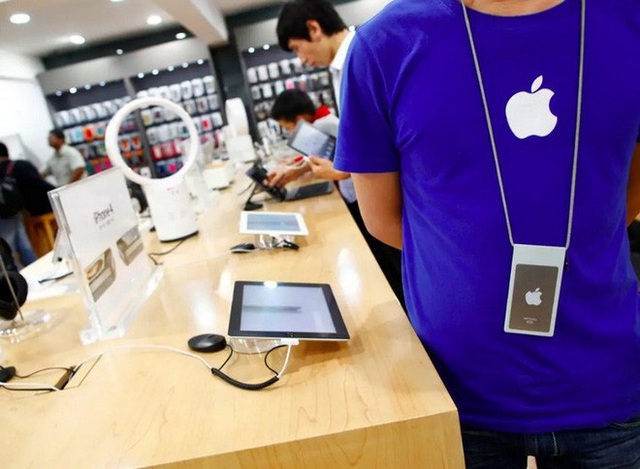 Mục tiêu doanh số 1 triệu chiếc iPhone tại Trung Quốc đổ bể vì Apple phải tạm đóng cửa Apple Store - Ảnh 1.