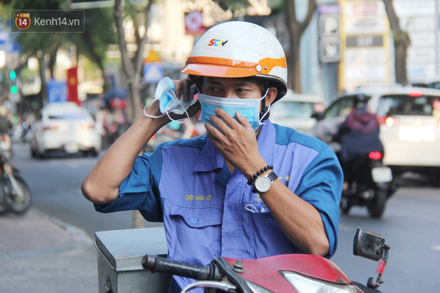 Cậu bé đưa mẹ 10 triệu tiền lì xì để mua khẩu trang phát cho mọi người: Con mua được khẩu trang cho mình nhưng lại thấy nhiều người không có - Ảnh 16.