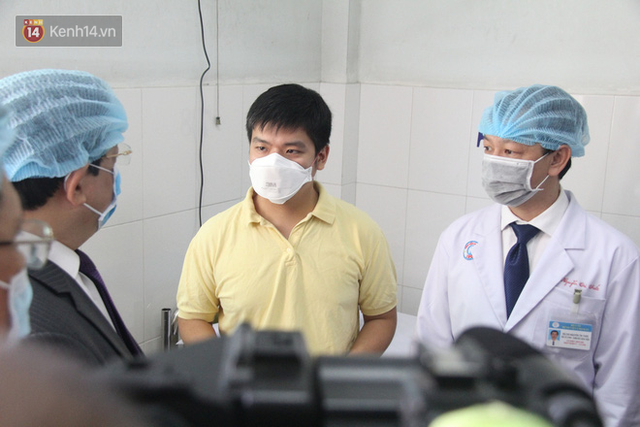 Ảnh: Bệnh nhân nhiễm virus Corona vui mừng khi được xuất viện, cảm ơn các bác sĩ Việt Nam đã tận tình cứu chữa - Ảnh 10.