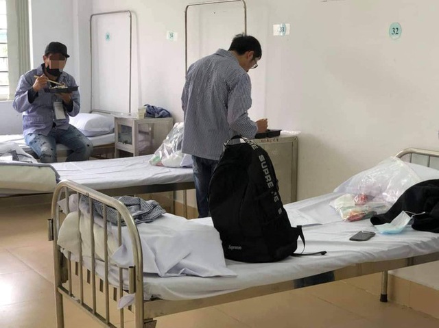 Trực tiếp bên trong bệnh viện cách ly đặc biệt hơn 300 người về từ Trung Quốc - Ảnh 8.
