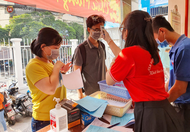 Cạn kiệt nguồn dự trữ máu giữa dịch bệnh virus Corona, hàng trăm bạn trẻ Sài Gòn vui vẻ xếp hàng đi hiến máu cứu người - Ảnh 19.