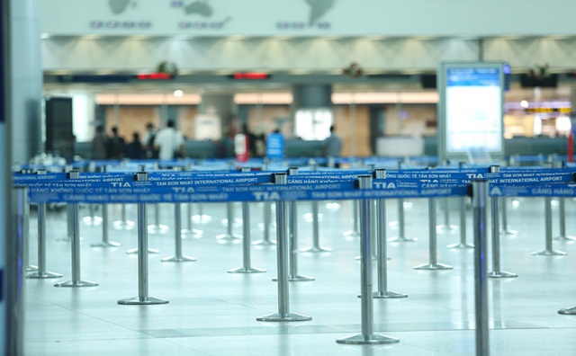  Sân bay Tân Sơn Nhất vắng tanh sau nhiều ca nhiễm Covid-19 mới được công bố - Ảnh 4.