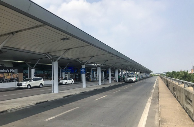  Sân bay Tân Sơn Nhất vắng tanh sau nhiều ca nhiễm Covid-19 mới được công bố - Ảnh 8.