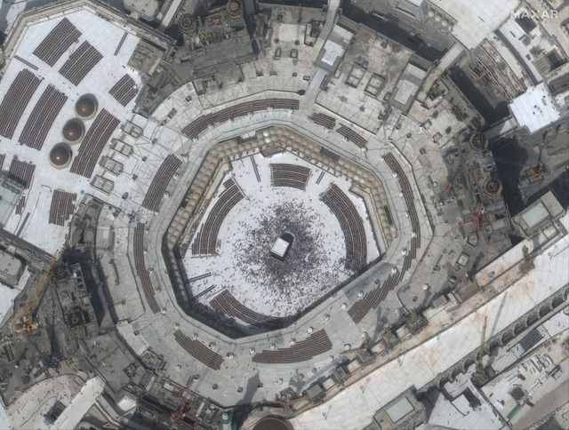 [Ảnh vệ tinh] Sức ‘càn quét’ của Covid-19: Hàng loạt địa điểm nổi tiếng từ Thánh đường Mecca đến Quảng trường Thiên An Môn đều vắng như ‘chùa bà Đanh’ - Ảnh 4.