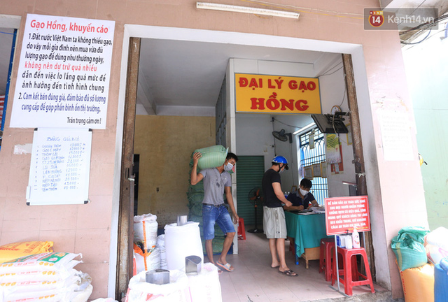 Gặp bà chủ tiệm gạo Đà Nẵng khuyên khách không nên... mua nhiều gạo: Giá có tăng thì cô vẫn sẽ cố gắng bán mức thấp nhất cho bà con mình - Ảnh 6.