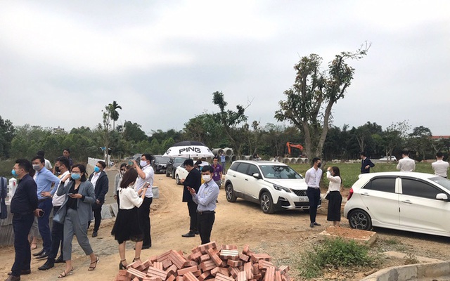 Ảnh hưởng của dịch Covid-19: Người lo lắng thì gửi tiền ngân hàng, người lạc quan hơn vẫn mua đất Ảnh hưởng của dịch Covid-19: Người lo lắng thì gửi tiền ngân hàng, người lạc quan hơn vẫn mua đất