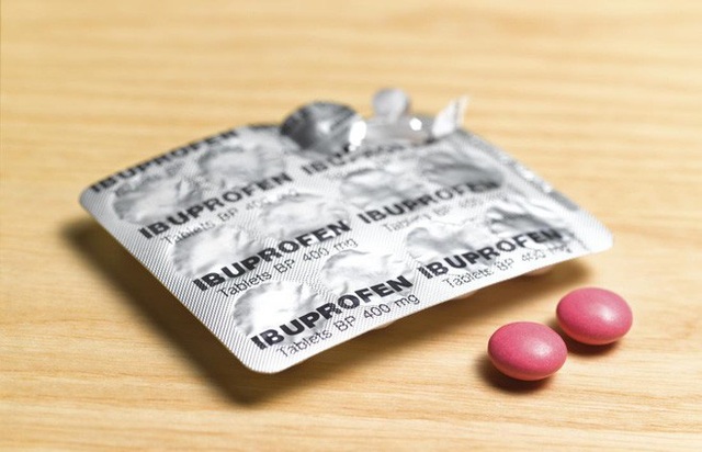 WHO bất ngờ rút lại lời khuyên mọi người tránh dùng thuốc hạ sốt ibuprofen cho Covid-19 - Ảnh 2.