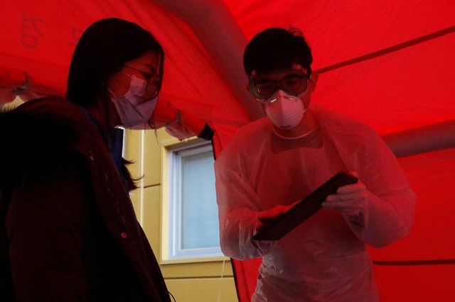 Cách giải quyết vấn đề thiếu giường bệnh khi có hơn 8.000 người nhiễm Covid-19 của Hàn Quốc: Có sẵn ngay, không cần tốn chi phí và nhân lực xây bệnh viện dã chiến như Trung Quốc - Ảnh 1.