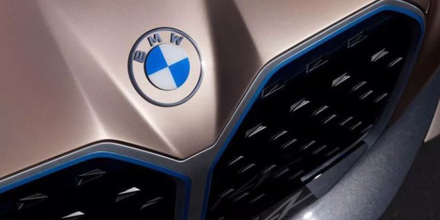 Hãng xe BMW đổi logo mới: na ná Windows Defender, đang bị dân mạng ném đá tơi bời vì nhìn như hoạt hình - Ảnh 1.