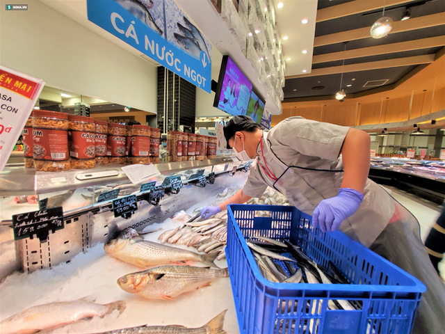  Chỉ trong 1 giờ, nhiều siêu thị ở Hà Nội bổ sung thần tốc nhu yếu phẩm cung ứng cho người dân - Ảnh 12.
