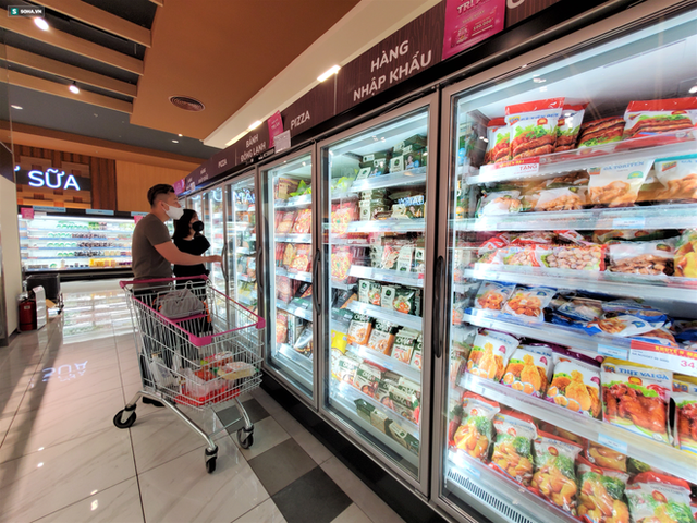  Chỉ trong 1 giờ, nhiều siêu thị ở Hà Nội bổ sung thần tốc nhu yếu phẩm cung ứng cho người dân - Ảnh 14.