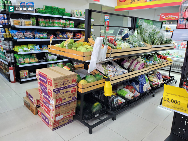  Chỉ trong 1 giờ, nhiều siêu thị ở Hà Nội bổ sung thần tốc nhu yếu phẩm cung ứng cho người dân - Ảnh 16.
