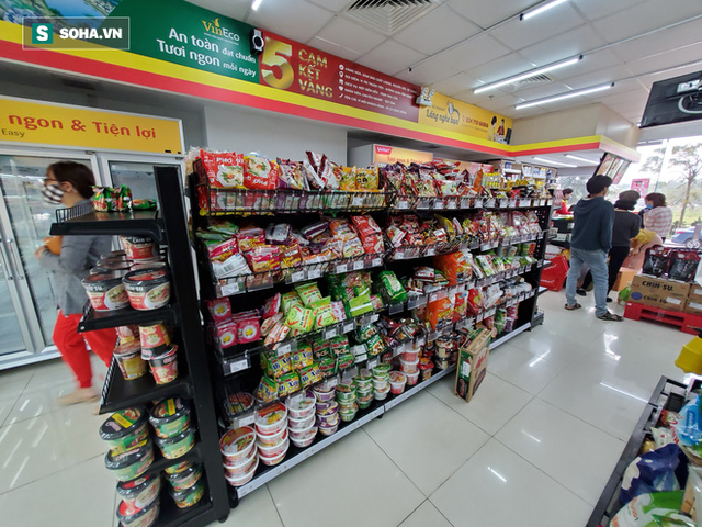  Chỉ trong 1 giờ, nhiều siêu thị ở Hà Nội bổ sung thần tốc nhu yếu phẩm cung ứng cho người dân - Ảnh 17.