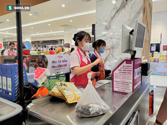  Chỉ trong 1 giờ, nhiều siêu thị ở Hà Nội bổ sung thần tốc nhu yếu phẩm cung ứng cho người dân - Ảnh 18.