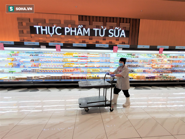  Chỉ trong 1 giờ, nhiều siêu thị ở Hà Nội bổ sung thần tốc nhu yếu phẩm cung ứng cho người dân - Ảnh 8.