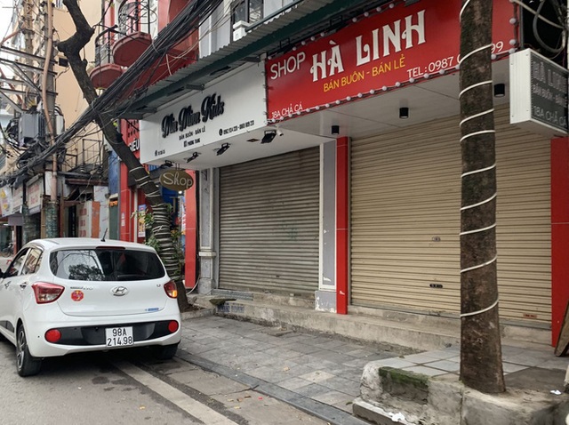 Nhiều cửa hàng tại phố cổ Hà Nội tạm dừng hoạt động - Ảnh 4.