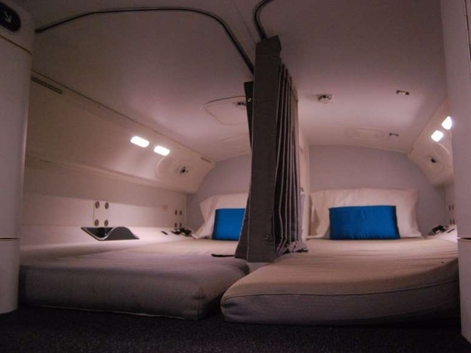 Phòng ngủ "bí mật" trên máy bay của tiếp viên hàng không và phi công trông như thế nào? - ảnh 11