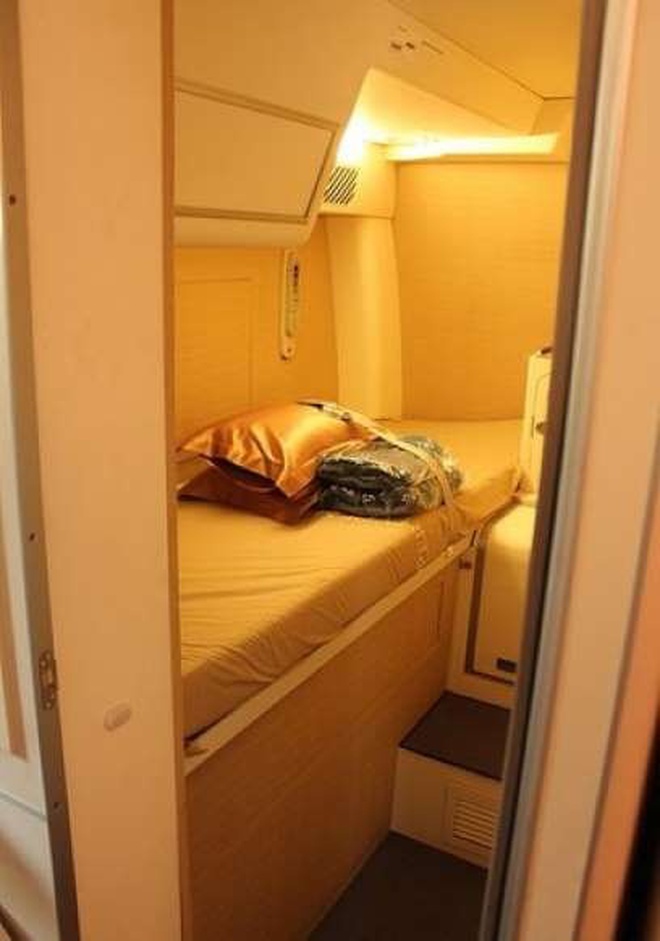 Phòng ngủ "bí mật" trên máy bay của tiếp viên hàng không và phi công trông như thế nào? - ảnh 13
