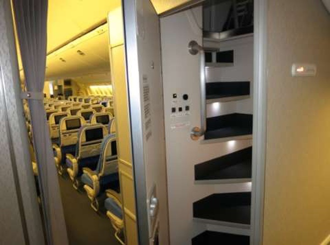 Phòng ngủ "bí mật" trên máy bay của tiếp viên hàng không và phi công trông như thế nào? - ảnh 2