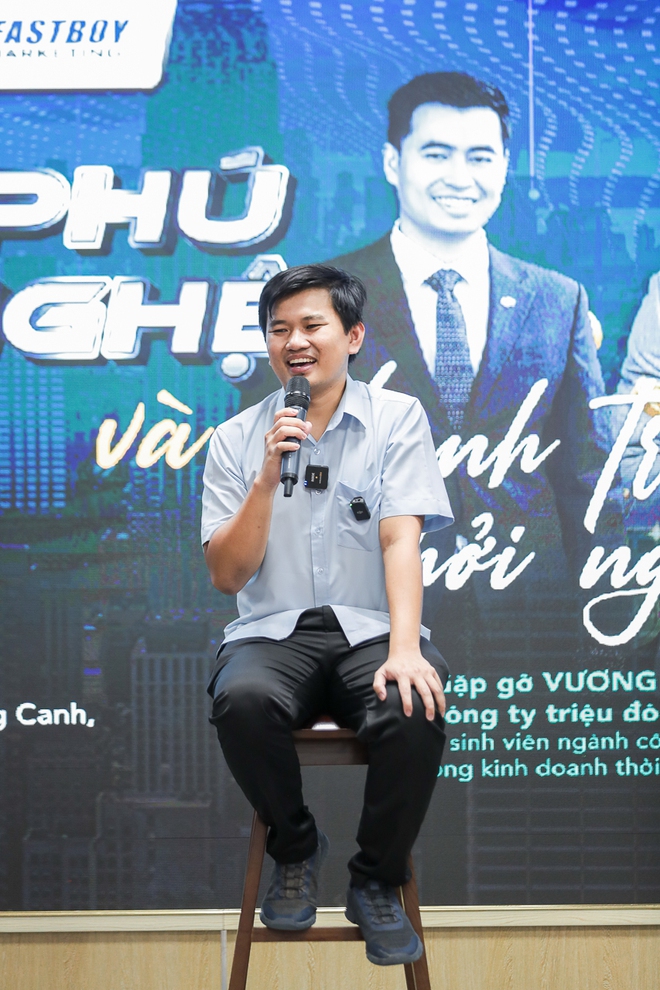 Triệu phú Vương Phạm mặc áo công nhân vệ sinh trò chuyện với sinh viên Việt, quan niệm ‘thà làm trùm thị trường ngách còn hơn bon chen với các bác ở thị trường to’ - Ảnh 3