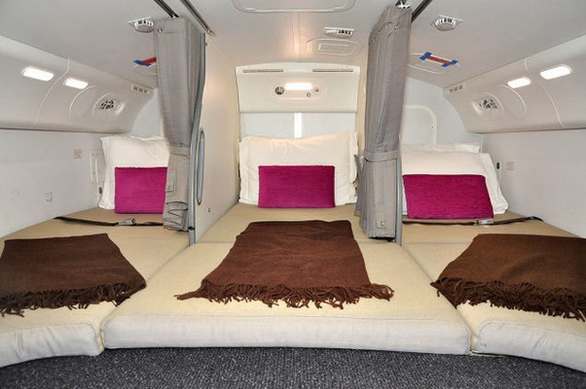 Phòng ngủ "bí mật" trên máy bay của tiếp viên hàng không và phi công trông như thế nào? - ảnh 10
