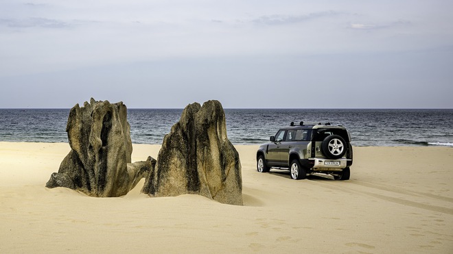 Land Rover bắt tay Zannier Hotels Bãi San Hô: Khám phá khả năng "cân" mọi loại địa hình của chiếc Defenders huyền thoại và khám phá Phú Yên tươi đẹp- Ảnh 4.