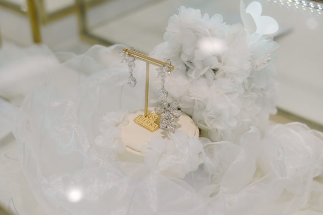 Nghệ nhân kim hoàn Mỹ 38 năm kinh nghiệm dành hơn 300 giờ chế tác, mang về Việt Nam BST kim cương triệu đô - Ảnh 5.