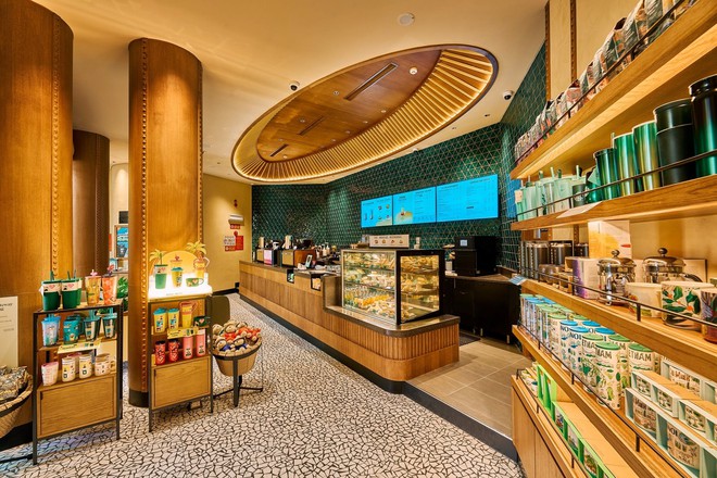 Lộ diện Starbucks Bưu điện Hà Nội: “Lá thư hoài niệm” giữa phố cổ, sở hữu 2 mặt tiền view Hồ Gươm- Ảnh 9. Lộ diện Starbucks Bưu điện Hà Nội: “Lá thư hoài niệm” giữa phố cổ, sở hữu 2 mặt tiền view Hồ Gươm- Ảnh 9.
