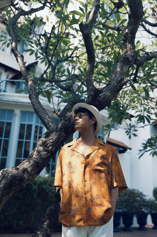 Sống “nghệ thuật” như Influencer Hiếu Sol: Ngồi ăn vỉa hè vẫn tự tin, dự tiệc Michelin cũng không choáng ngợp! - Ảnh 1.
