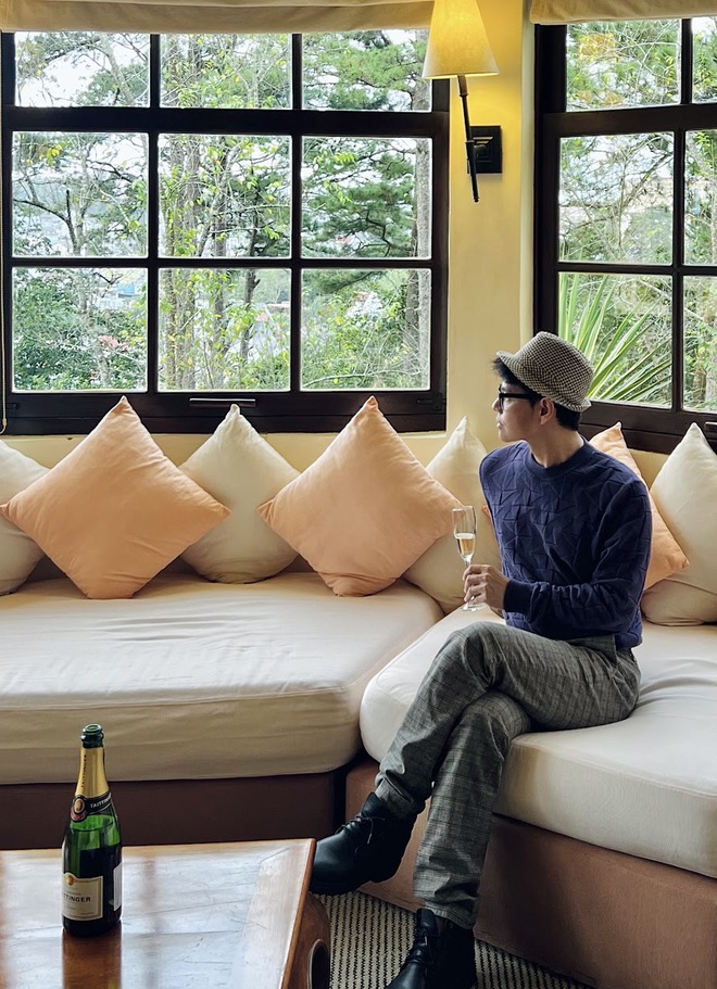 Sống “nghệ thuật” như Influencer Hiếu Sol: Ngồi ăn vỉa hè vẫn tự tin, dự tiệc Michelin cũng không choáng ngợp! - Ảnh 2.