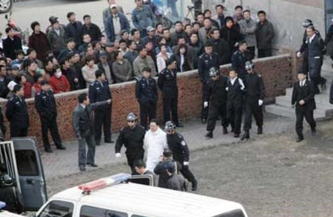 Bài học ‘vua chứng khoán’ Trung Quốc mất sạch 4,3 tỷ USD vì lòng thù hận, từ đứa trẻ nghèo thành đại gia rồi cuối cùng thành tử tù - Ảnh 5.