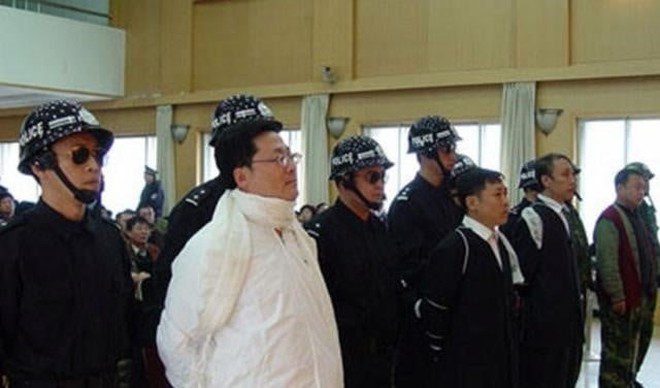 Bài học ‘vua chứng khoán’ Trung Quốc mất sạch 4,3 tỷ USD vì lòng thù hận, từ đứa trẻ nghèo thành đại gia rồi cuối cùng thành tử tù - Ảnh 6.