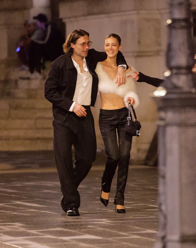 Nàng dâu cả gây sóng gió của nhà Beckham: Làm phim ế chỏng chơ, không kinh doanh vẫn giàu gấp 5 lần chồng, sống nhàn nhờ gia tộc tỷ phú - Ảnh 1.