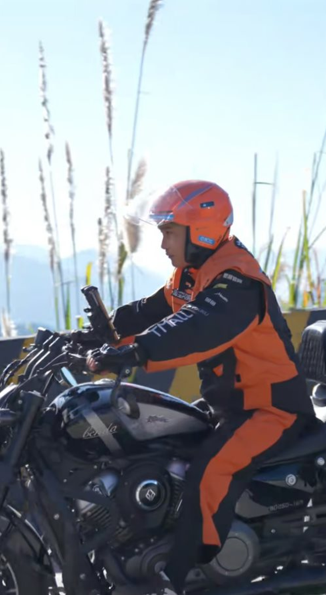 Shipper cô đơn nhất Trung Quốc: 24 tuổi chạy 200 đơn/ngày, một mình gánh cả vùng viễn biên, thu nhập vượt xa đồng nghiệp - Ảnh 5.