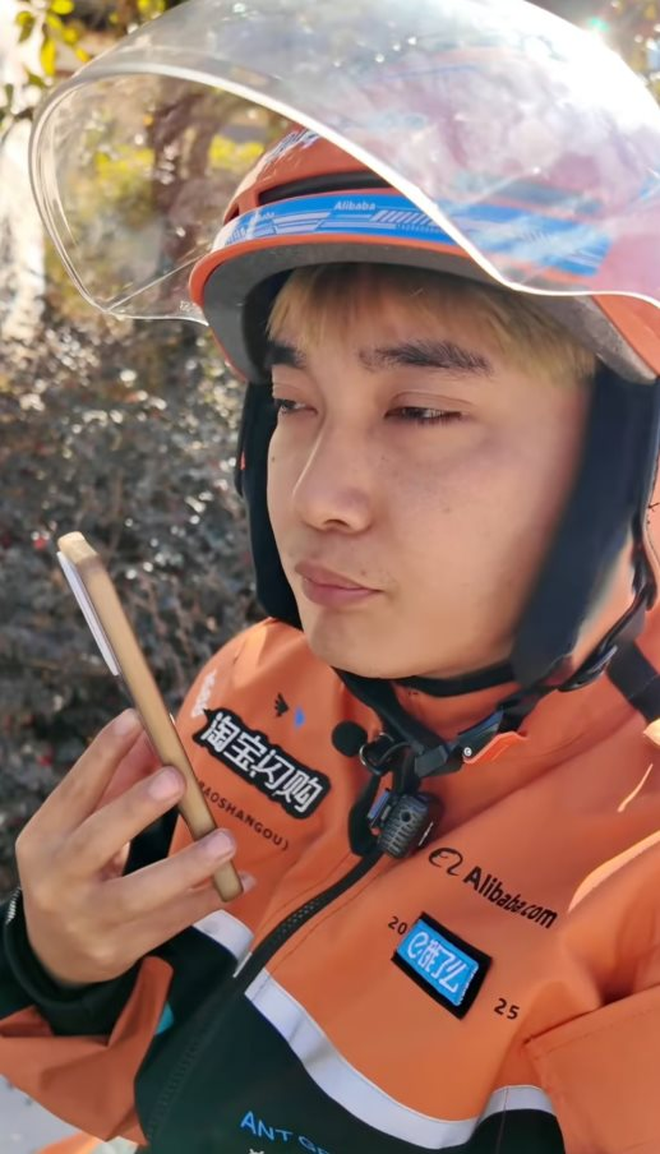 Shipper cô đơn nhất Trung Quốc: 24 tuổi chạy 200 đơn/ngày, một mình gánh cả vùng viễn biên, thu nhập vượt xa đồng nghiệp - Ảnh 4.