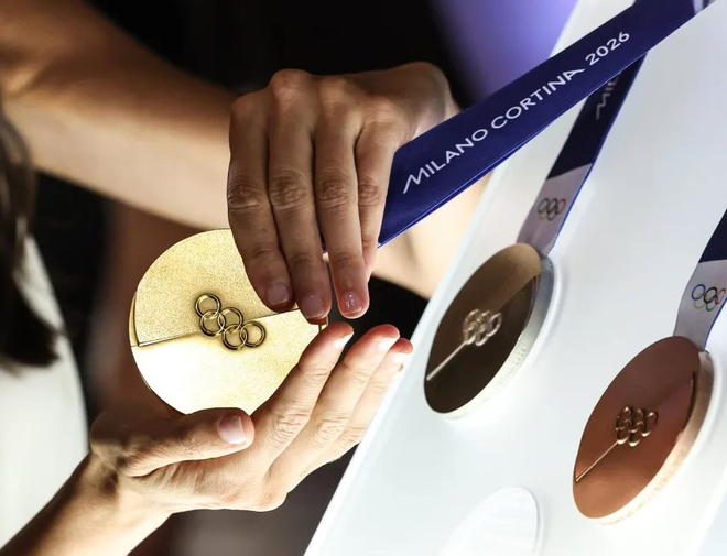 Đắt xắt ra miếng: Giá vàng, bạc tăng khiến Huy chương Olympic Mùa đông 2026 có giá trị vật chất cao nhất lịch sử - Ảnh 5.