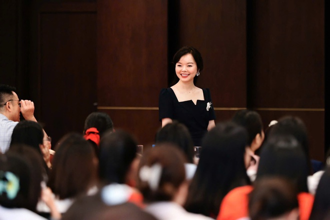 Chuyên gia giáo dục Tống Liên Anh: Luôn giữ tâm thế “tôi còn rất nhiều điều chưa biết”, chỉ ra 3 năng lực rất quan trọng trong thời đại AI  - Ảnh 4.